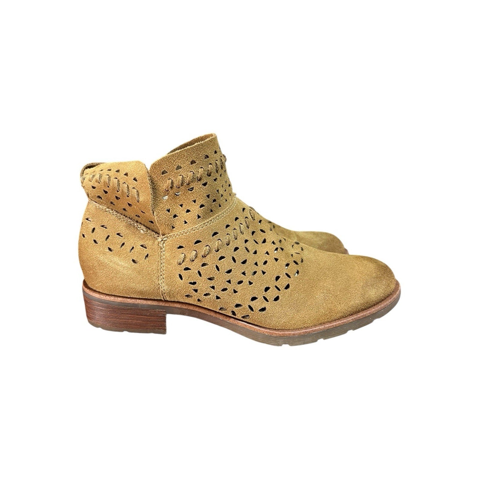 Sofft Bristow bootie ankle boots in a tan suede finish Women’s Shoe Size 8M