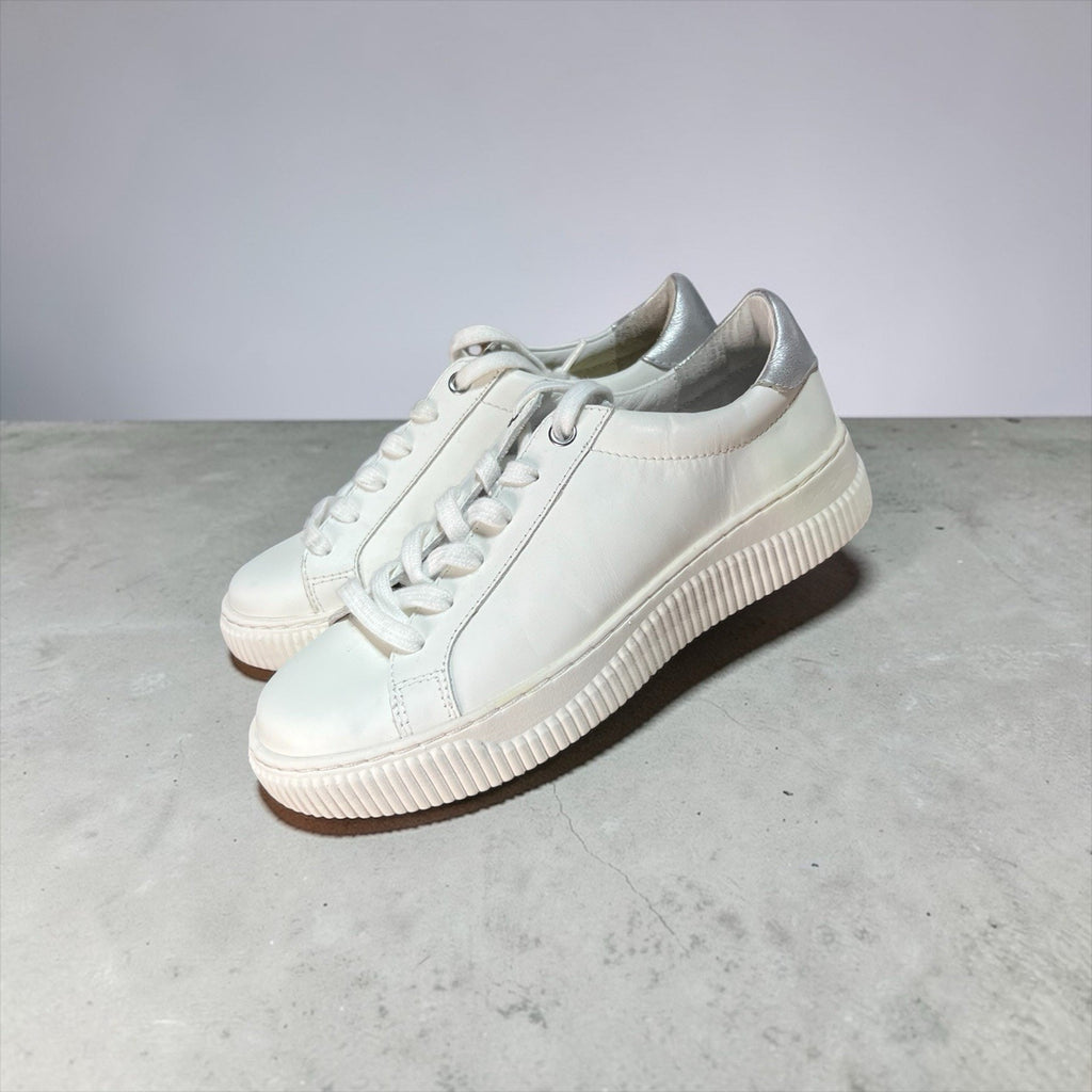 Softt Fianna White Sneaker Women Shoe Size 6M