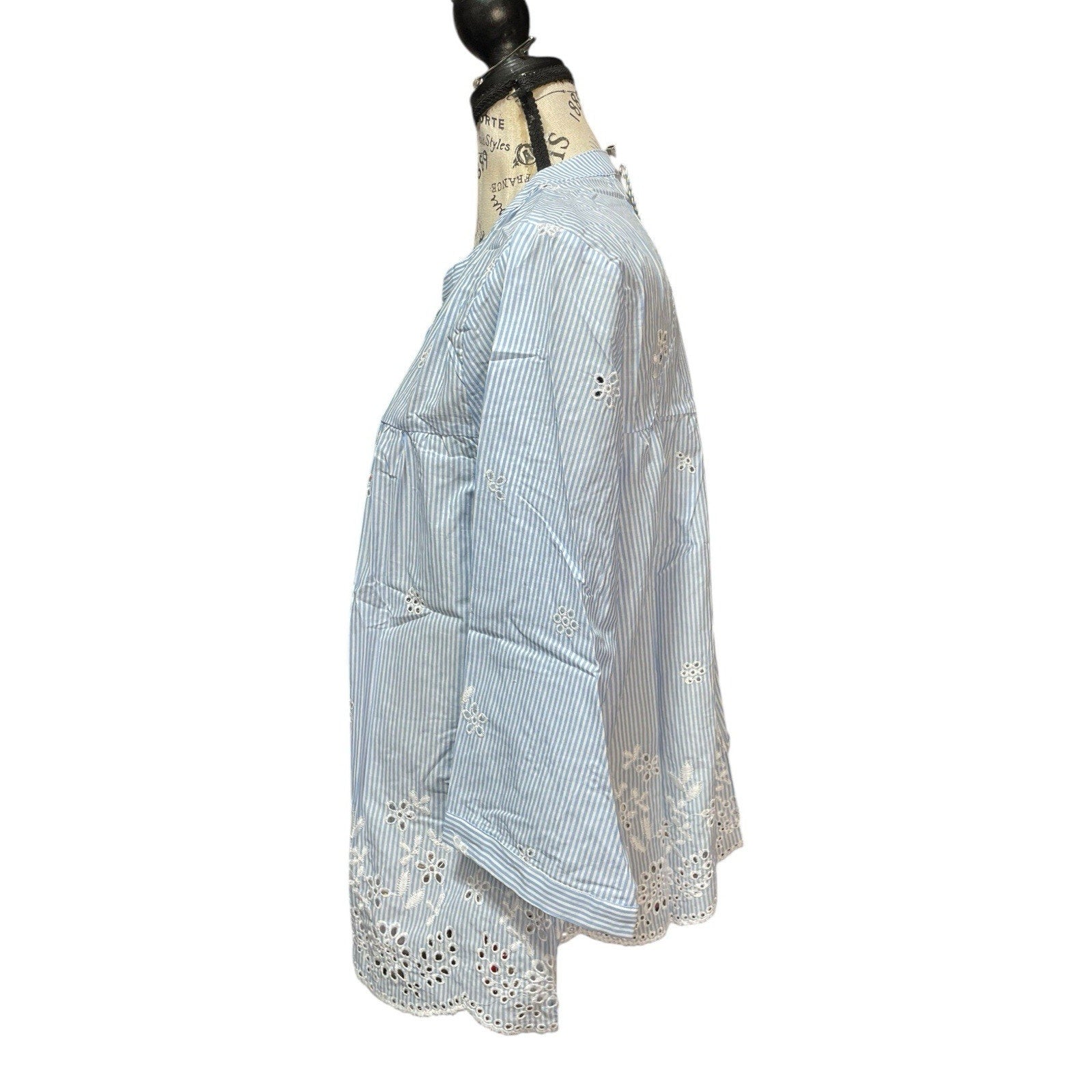 Hayden Los Angeles Size Large Cotton Blue & White Striped Floral Embroidery Top