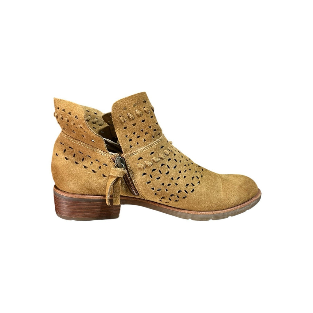 Sofft Bristow bootie ankle boots in a tan suede finish Women’s Shoe Size 8M