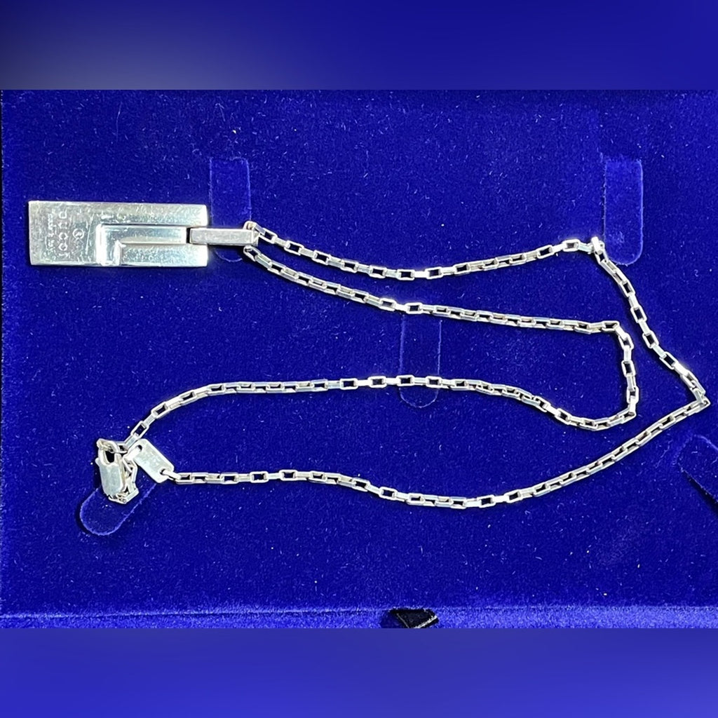 Gucci 925 Sterling Silver Elegant Pendant Necklace 18 in chain