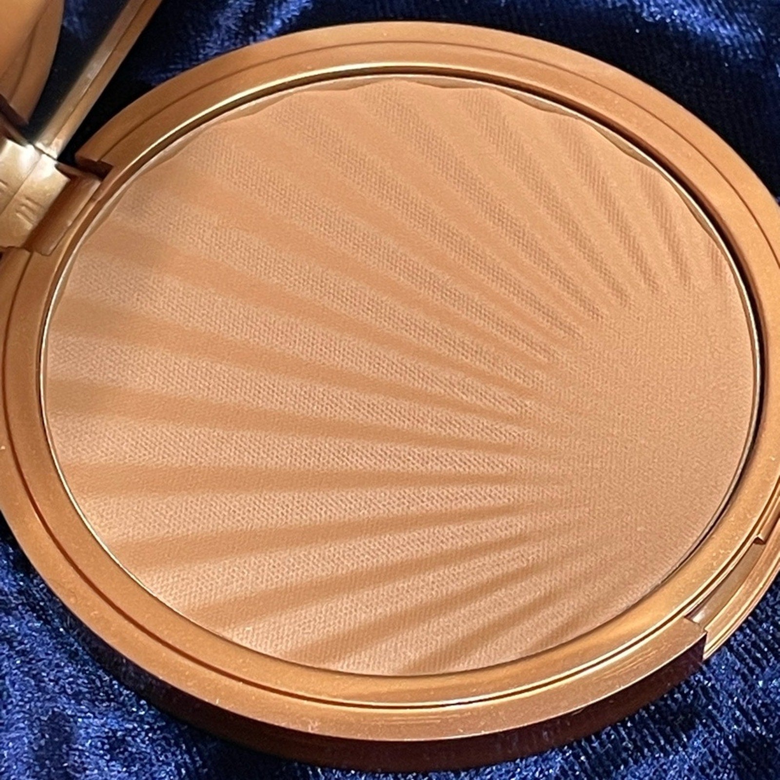 Laura Geller Baked Matte Bronzer shade Deep