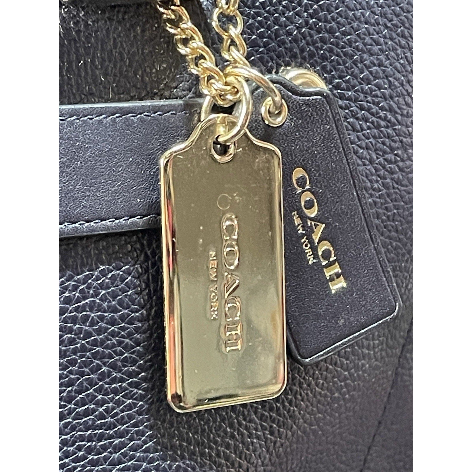 Coach Swagger Shoulder bag in navy Blue pebbled leather.