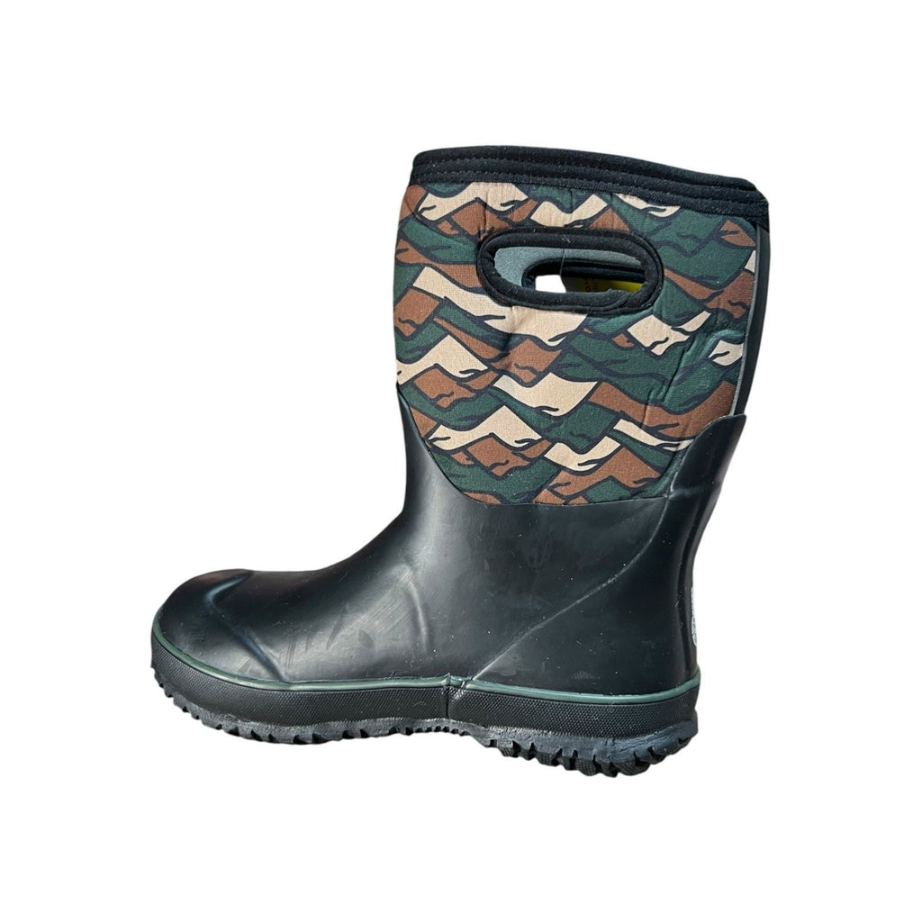 Bogs Kids Classic II waterproof camo snow boots Size 3