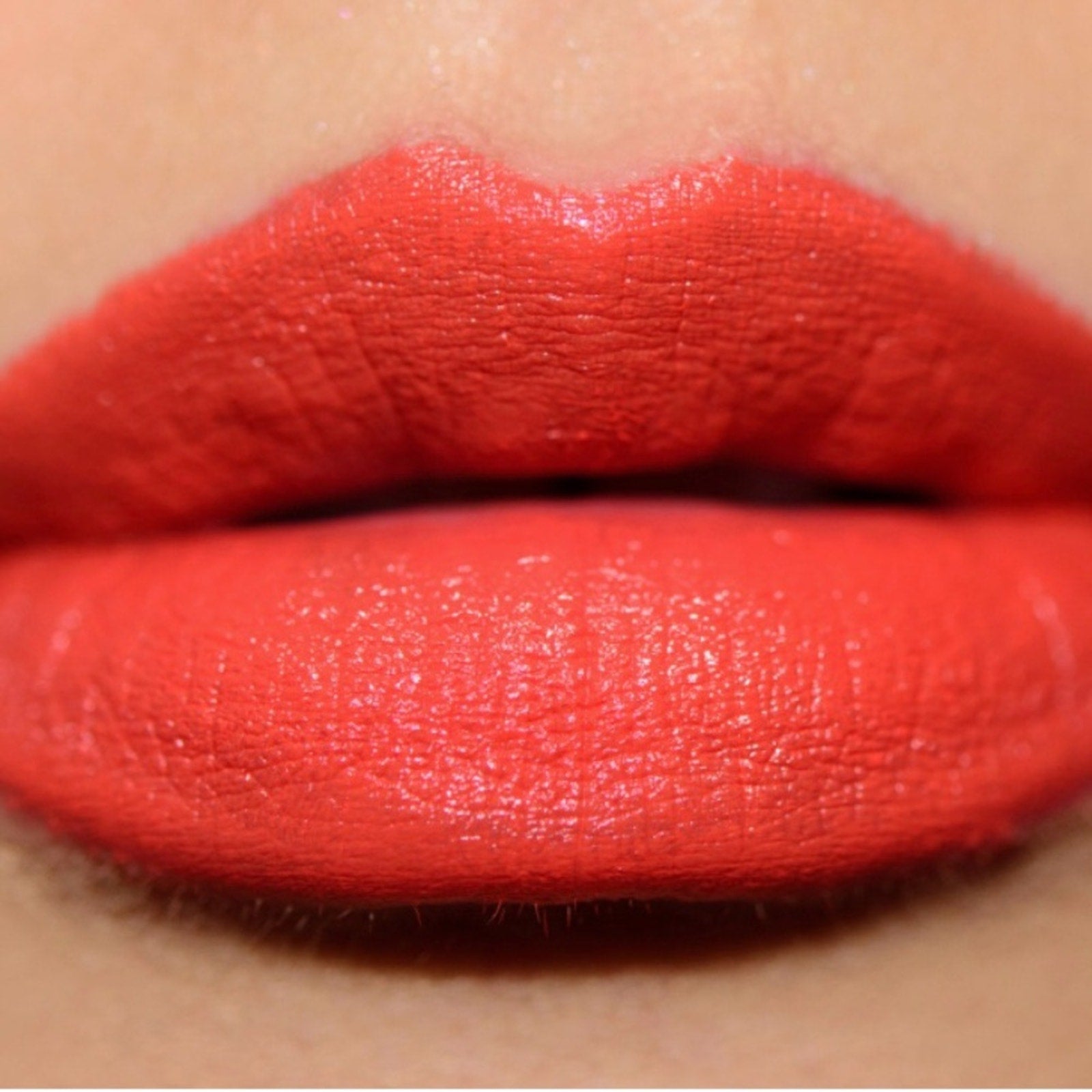 Hourglass Confessions Lipstick I Live For