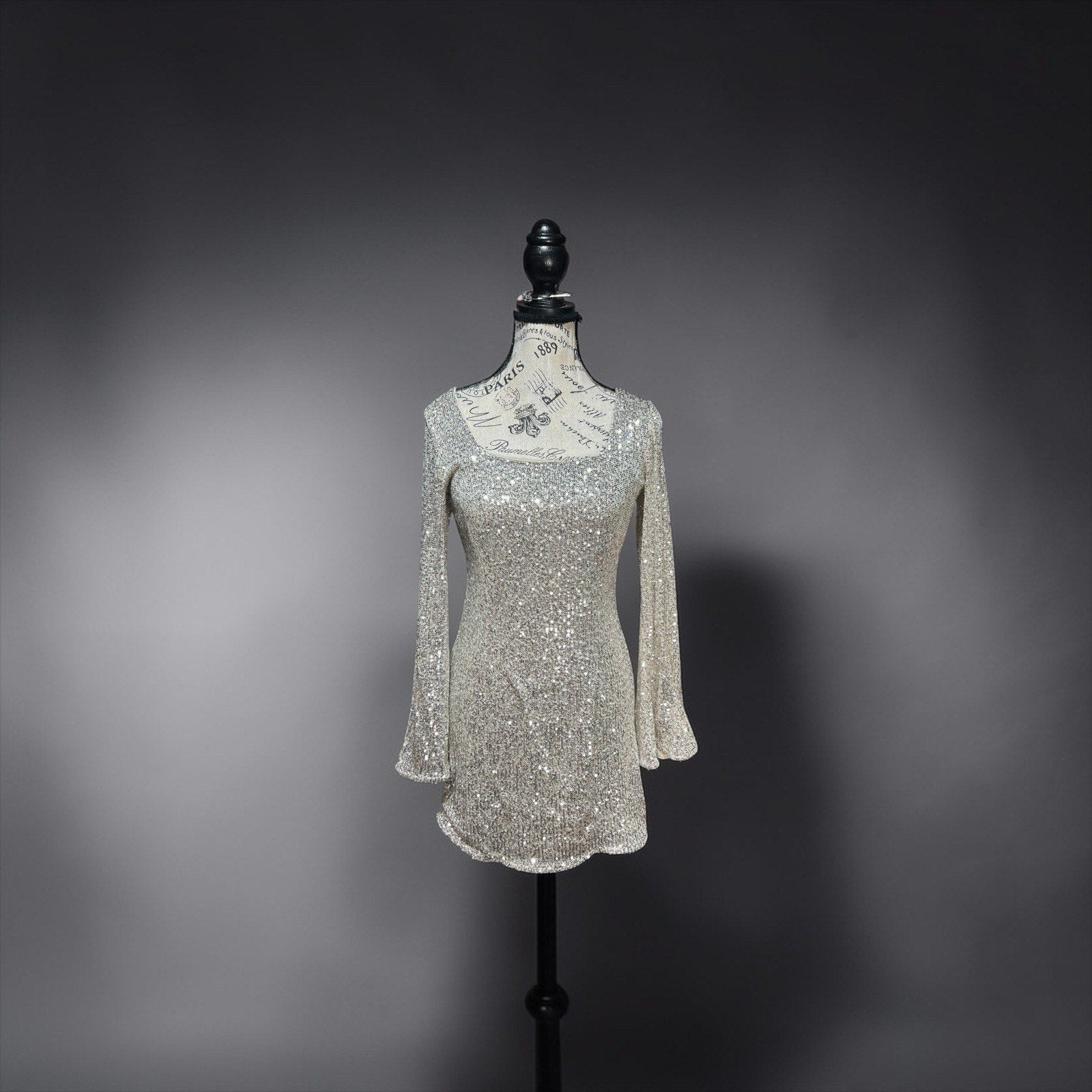 River Island Silver Sequin Dress Women’s Size 8 NWT