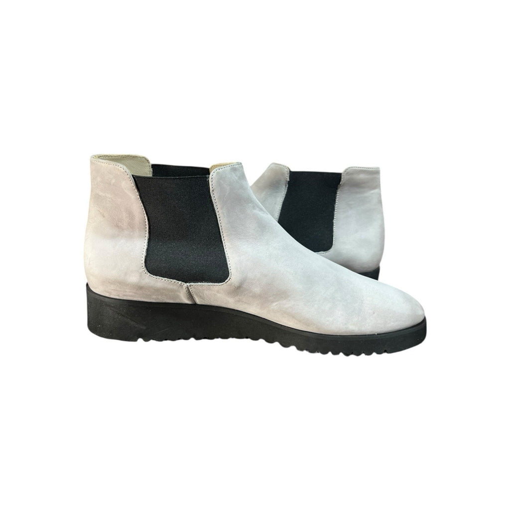 Amalfi by Rangoni Enrico Chelsea Boots in a gray suede finish 11.5 M