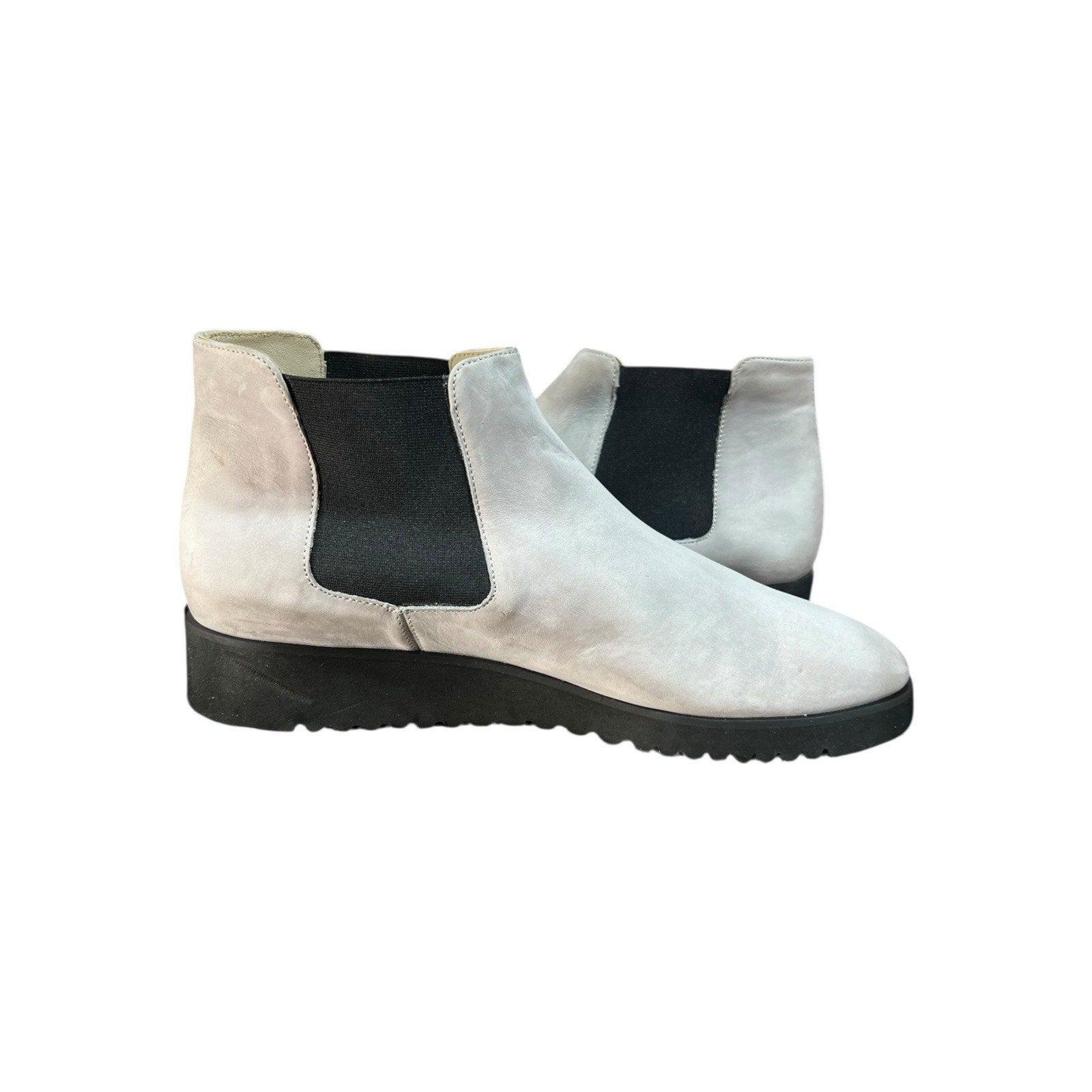 Amalfi by Rangoni Enrico Chelsea Boots in a gray suede finish 11.5 M