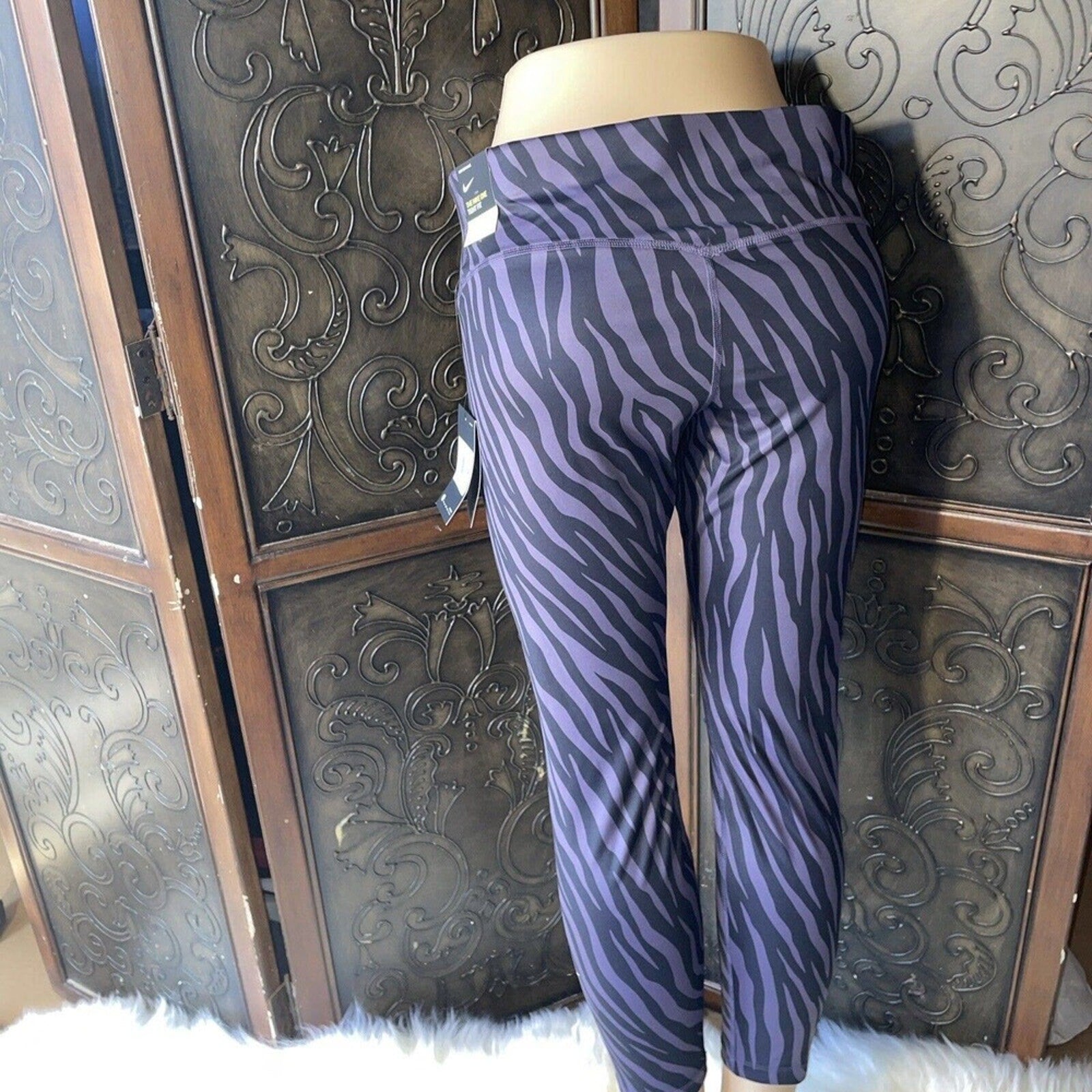 Nike One Tight Fit Purple Zebra Print legging's Women's Size 1X NWT MSRP $60‎