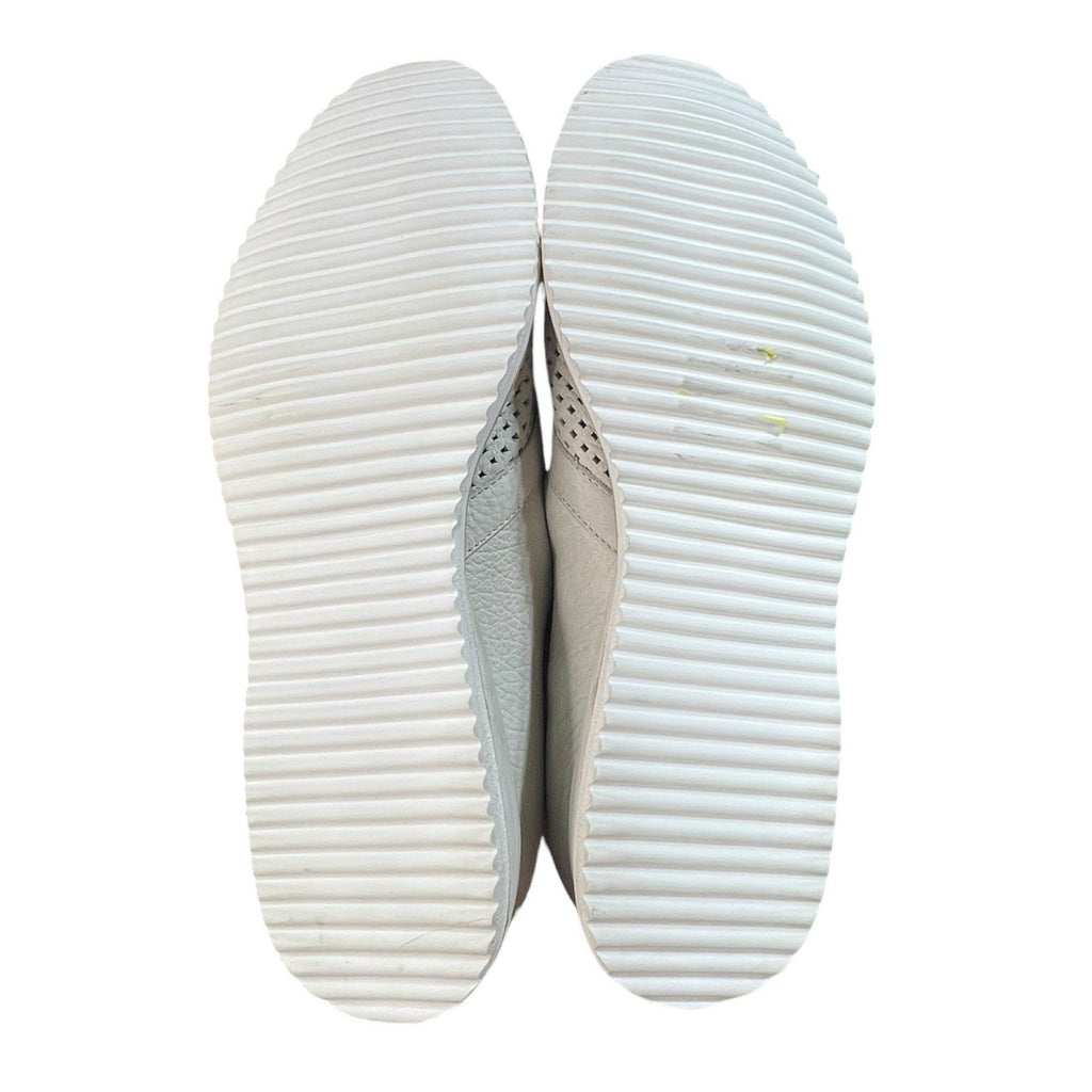 Amalfi by Rangoni Ermete skimmer flats in a perforated Ghiaccio Bantus 8.5 M