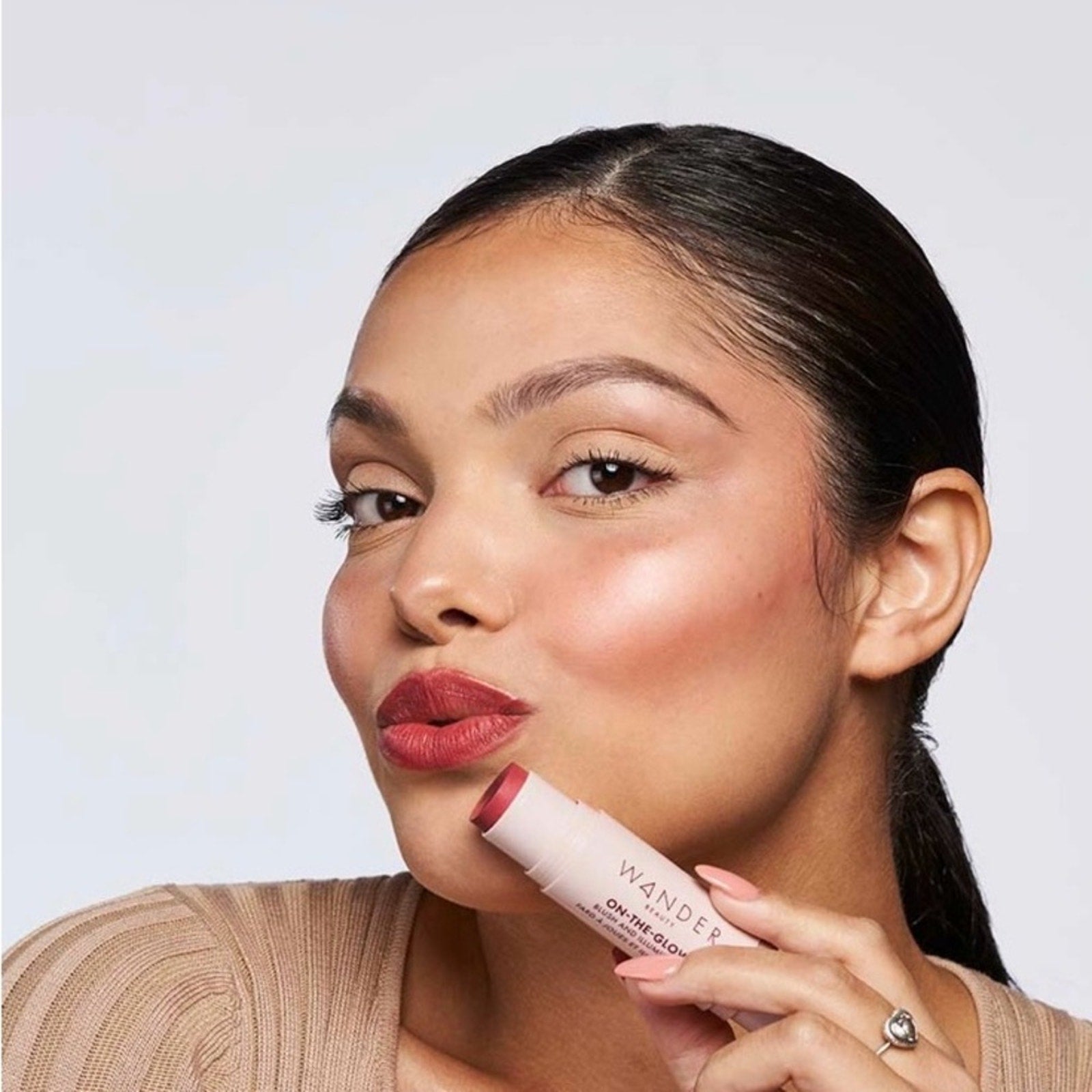 WANDER BEAUTY On-the-Glow Blush and Illuminator Strawberry Fields / Nude Glow