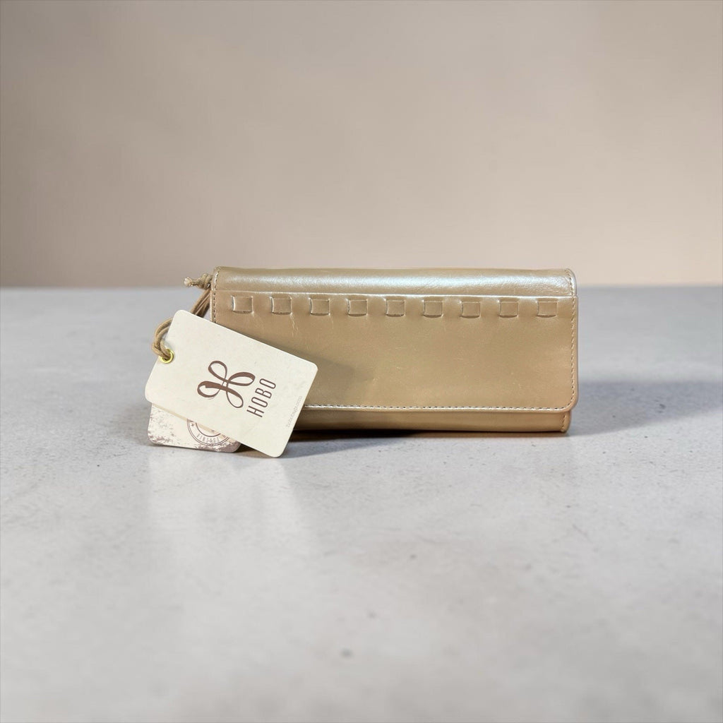 Hobo brand leather Long wallet featuring a glossy, textured Finish