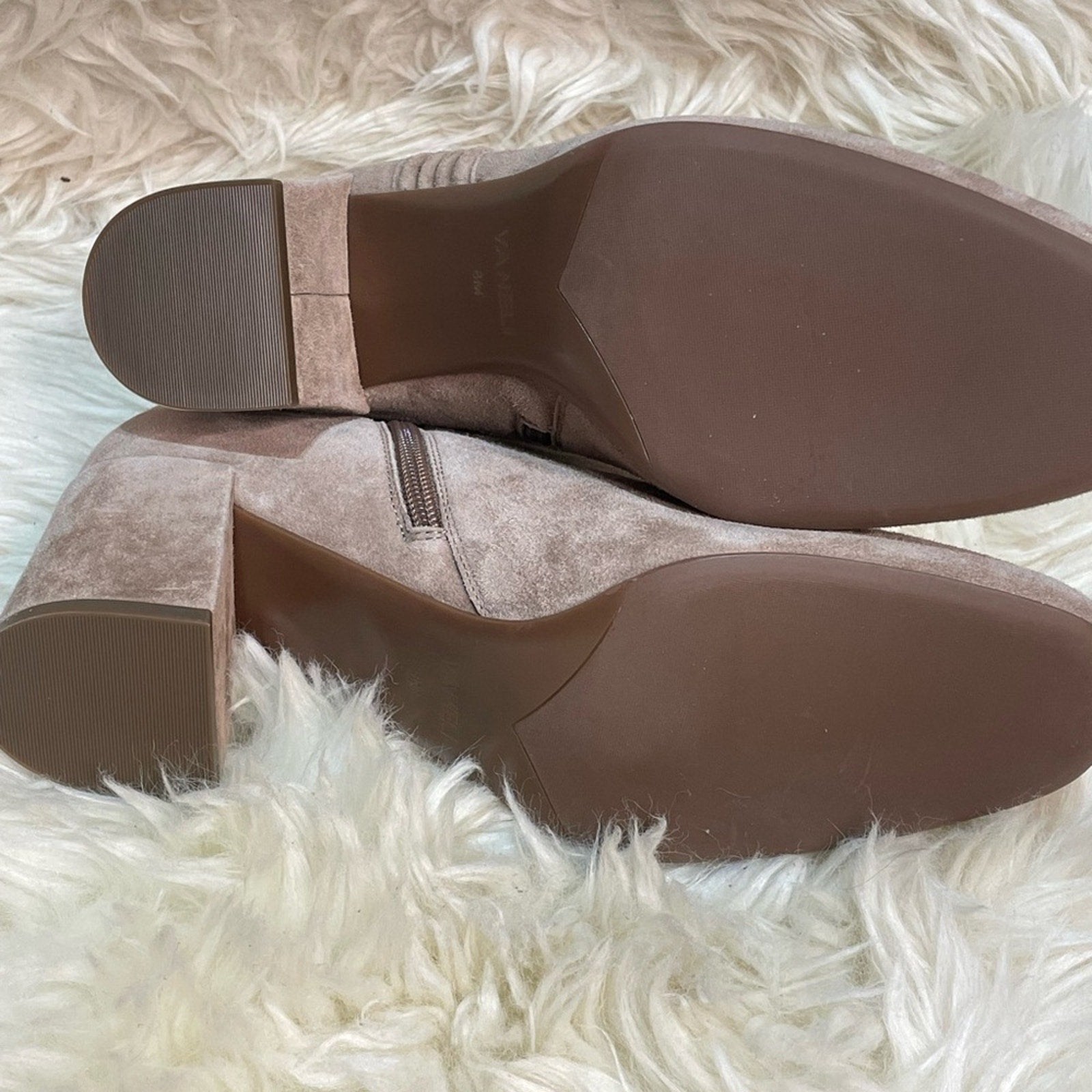 Vanelia Sommet Ankle Boot With 2.5 in Heel NWOT or Box MSRP $250 shoe size 8