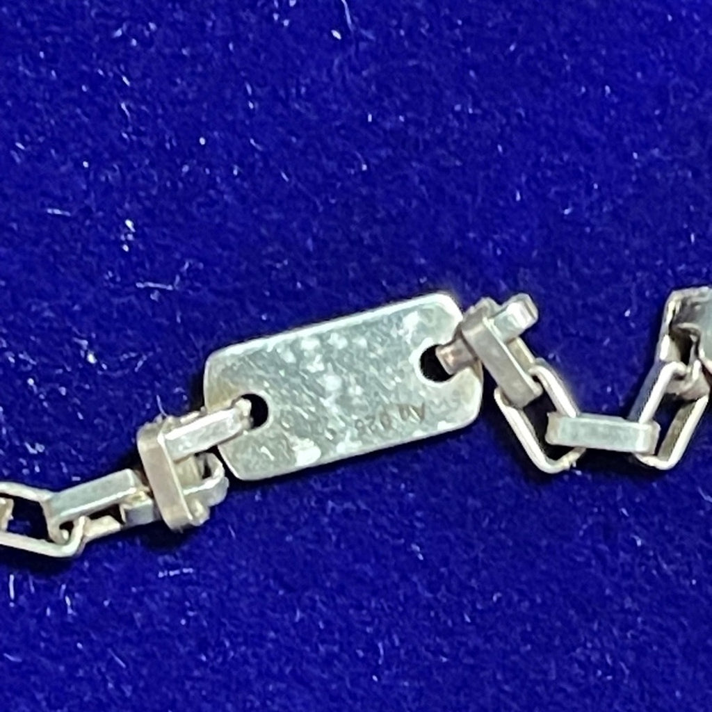 Gucci 925 Sterling Silver Elegant Pendant Necklace 18 in chain