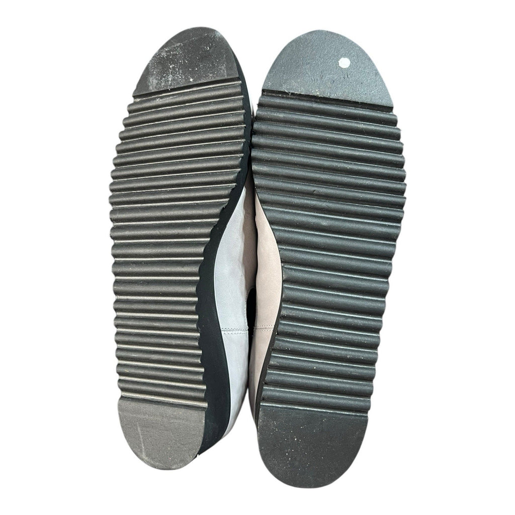 Amalfi by Rangoni Enrico Chelsea Boots in a gray suede finish 11.5 M